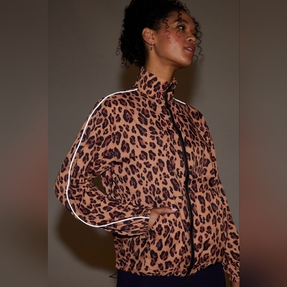 Fabletics Cheetah Print Oversized Flyweight Windbreaker S - Picture 2 of 9